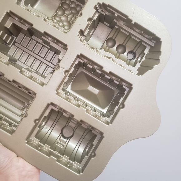 Nordic Ware Train Cake Pan 5 Cups - Picture 9 of 12